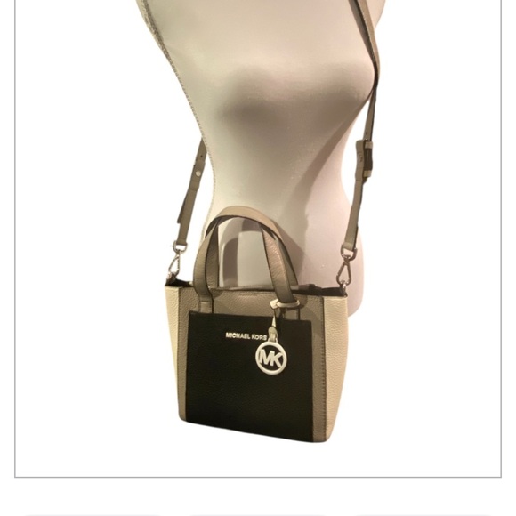 EUC MICHAEL KORS Gemma pebbled leather small pocket crossbody messenger --dark - Picture 2 of 10